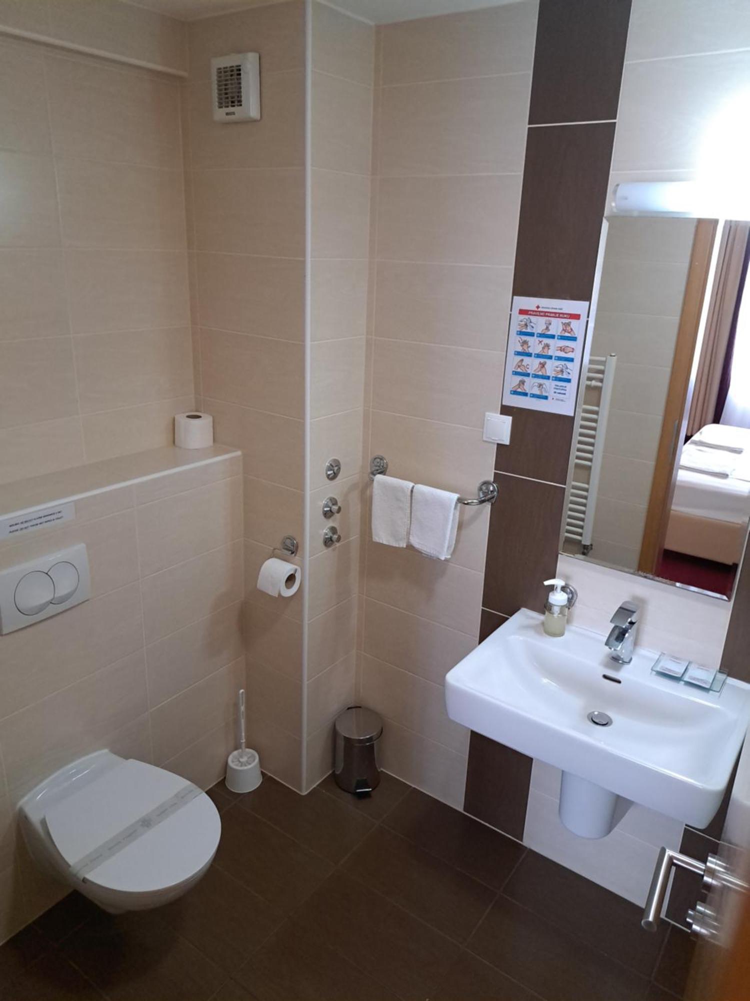 Hotel Garic Garesnica Ngoại thất bức ảnh