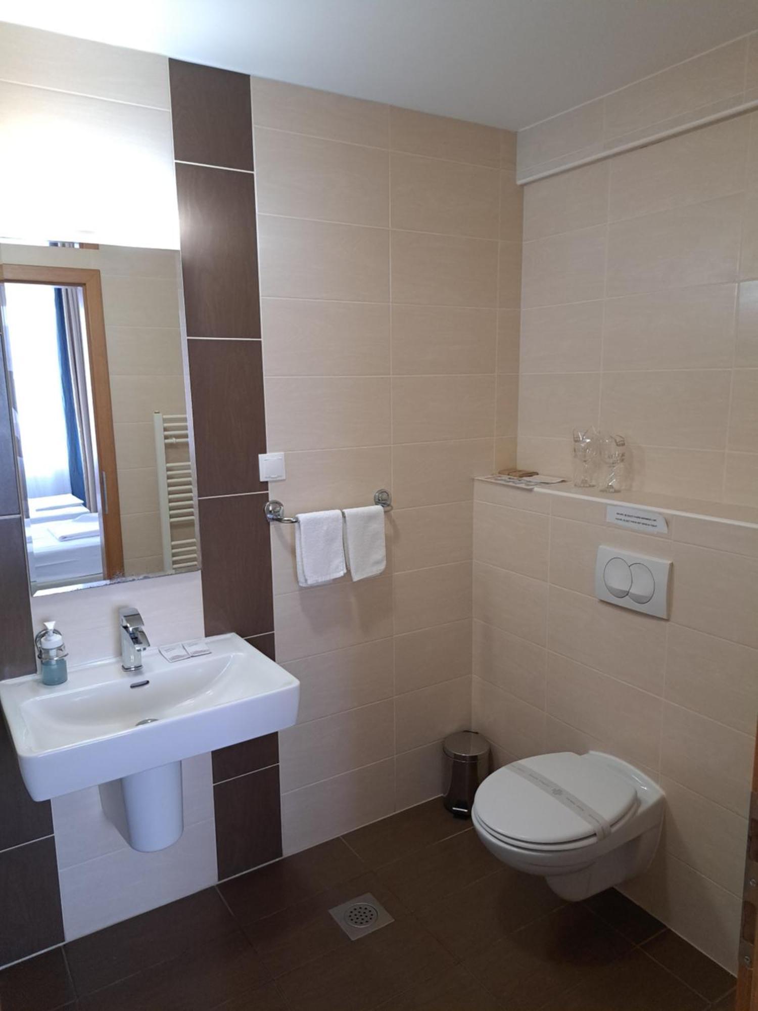 Hotel Garic Garesnica Ngoại thất bức ảnh