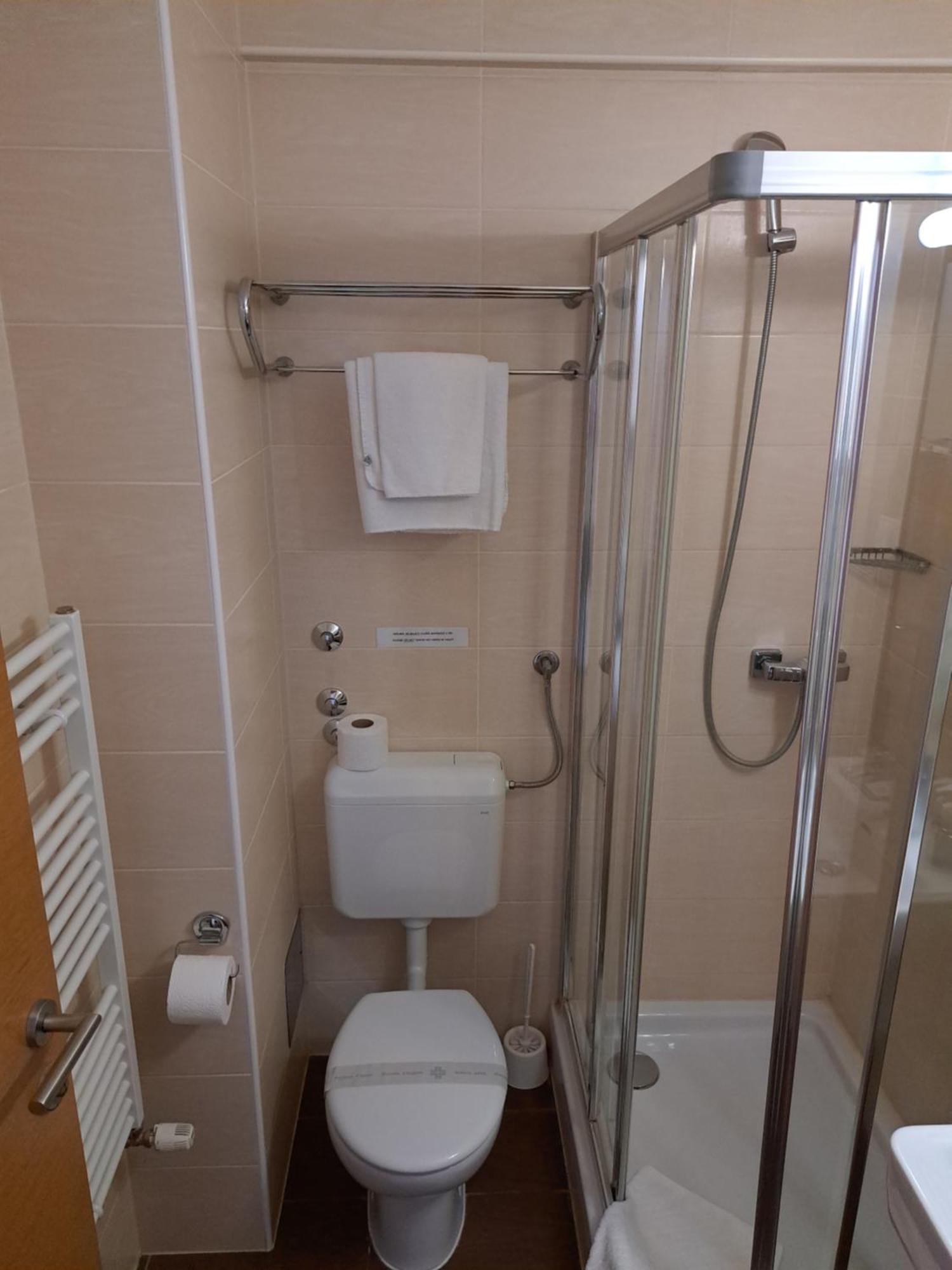 Hotel Garic Garesnica Ngoại thất bức ảnh